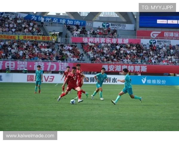 韩国阴城郡郡守热情为苏超泰州队送上祝福现场气氛热烈引关注