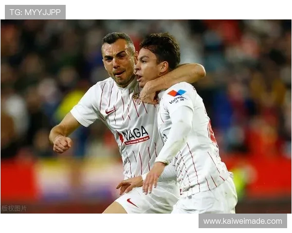 安东尼回应遭黄潜球迷扔水瓶事件 感谢鲁伊瓦尔及时出手相助