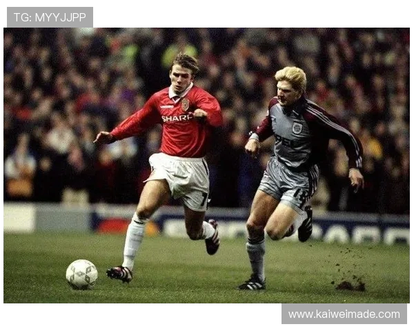 拜仁名宿皮萨罗造访成都蓉城与甘锐互换队旗展现深厚友谊